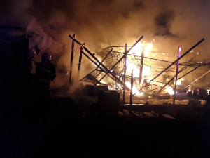 V arboretu v Pasece hořela pokladna a fotovoltaická elektrárna na střeše. Zasahovaly čtyři jednotky hasičů