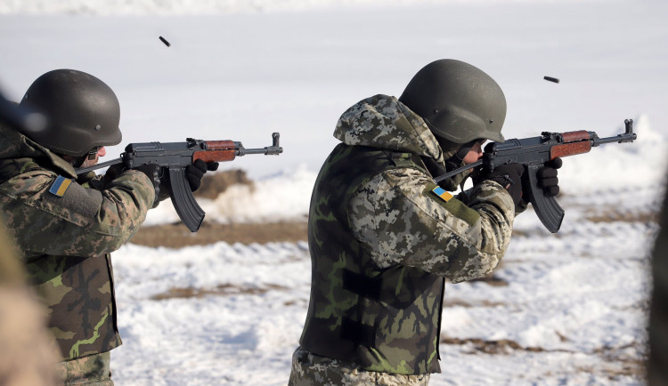 Na obranu proti ruské agresi se na Libavé cvičí dvě desítky žen z Ukrajiny. Budou i u bojových jednotek