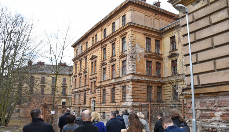 Kraji se podařilo získat desítky milionů na proměnu Vrbenského kasáren v Hradci