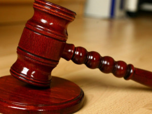 Vrchní soud zrušil rozsudek v olomoucké korupční kauze Vidkun. Případ se vrací na kraj