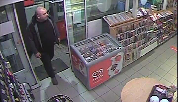 Policie pátrá po totožnosti muže