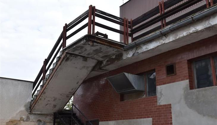 Písecký plavecký stadion potřebuje rekonstrukci. Město opraví terasu a vzduchotechniku