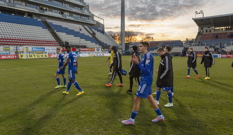 Mojmír Chytil (v popředí) po utkání s Hradcem Králové