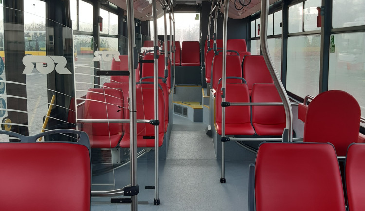 Nové autobusy mají koženkové sedačky a USB zásuvky