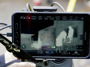 FOTOGALERIE: Hasiči hledali zavalené vojáky se speciálním dronem. U hranic proběhlo rozsáhlé cvičení