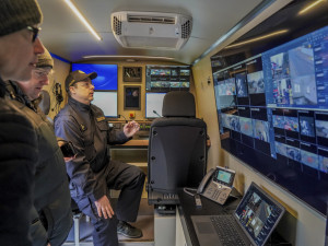 FOTOGALERIE: Hasiči hledali zavalené vojáky se speciálním dronem. U hranic proběhlo rozsáhlé cvičení