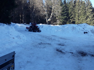 V lese poblíž Skřítku zkolaboval muž. Hasiči a záchranáři pro něho vyjeli na čtyřkolkách