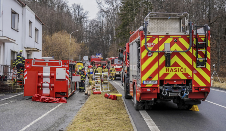 Hasiči hledali zavalené vojáky se speciálním dronem. U hranic proběhlo rozsáhlé cvičení