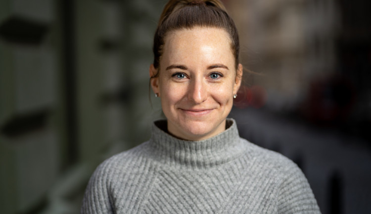 size3-16764712106724-2-ztrata-zamestnani-rozvod-umrti-v-rodine-duvodu-jak-se-dostat-na-ulici-je-spousta-rika-sefredaktorka-