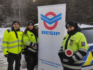 Na Skřítku dnes policisté kontrolovali zimní výbavu. Co v ní nesmí chybět?