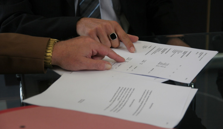 size4-16765538884109-2-energosmejdi-maji-novy-trik-zneuzivat-zastropovane-ceny-elektriny-k-podpisu-smlouvy