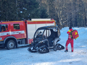 Nová čtyřkolka se během křtu zapojila i do záchranné akce