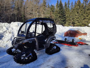 Nová čtyřkolka se během křtu zapojila i do záchranné akce