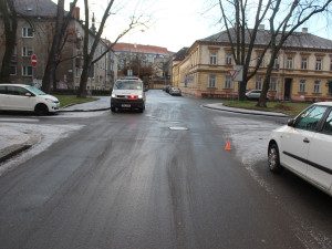 V Boleslavově v Olomouci auto srazilo ženu. Policie pátrá po řidiči, který ujel