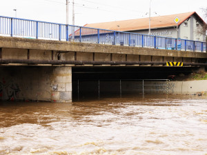 Bystřice a Březná dosáhly první povodňového stupně. Výstraha platí dnes do večera