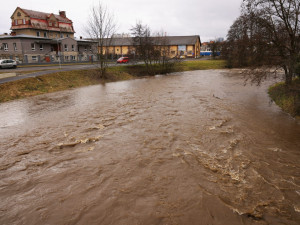 Bystřice a Březná dosáhly první povodňového stupně. Výstraha platí dnes do večera