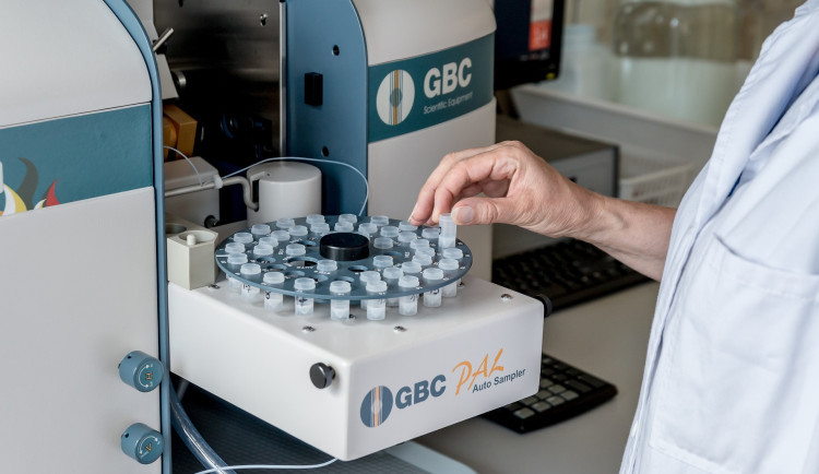 size3-16768885783582-2-zhruba-stovce-deti-muze-radost-zpusobit-zachvat-kvuli-syndromu-dravetove-potrebuji-celozivotni-peci