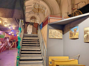 Vlastivědné muzeum znovu otevírá výstavu Dětský svět. Praskliny ve stropě zabezpečilo sítěmi