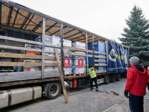 Rok od začátku války na Ukrajině. Olomoucká charita tam odvezla přes 48 tun humanitární pomoci