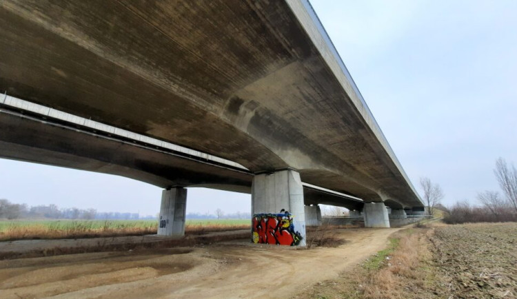 Mosty na dálničním obchvatu Olomouce čeká půlroční oprava. Kolony nepředpokládáme, ubezpečuje ŘSD