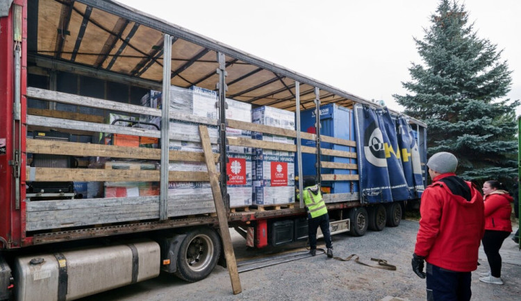 Rok od začátku války na Ukrajině. Olomoucká charita sem přivezla přes 48 tun humanitární pomoci