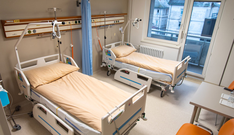 Olomoucká fakultní nemocnice zahájila provoz infekčního oddělení. V plánu je i nová klinika