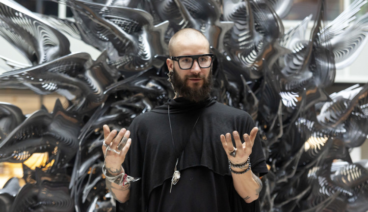 Olomoucký sochař Jan Dostál na výstavě v Envelopa Office Center