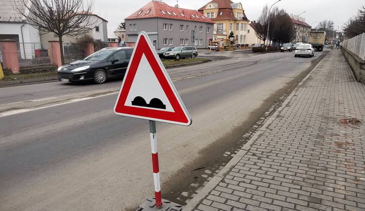 Finální etapa litovelského průtahu začíná. Omezení pro dopravu se budou měnit