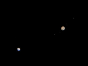 Lidé fotografovali nevšední úkaz nad Olomoucí, konjukci Venuše a Jupiteru. Vidět bude i dnes večer