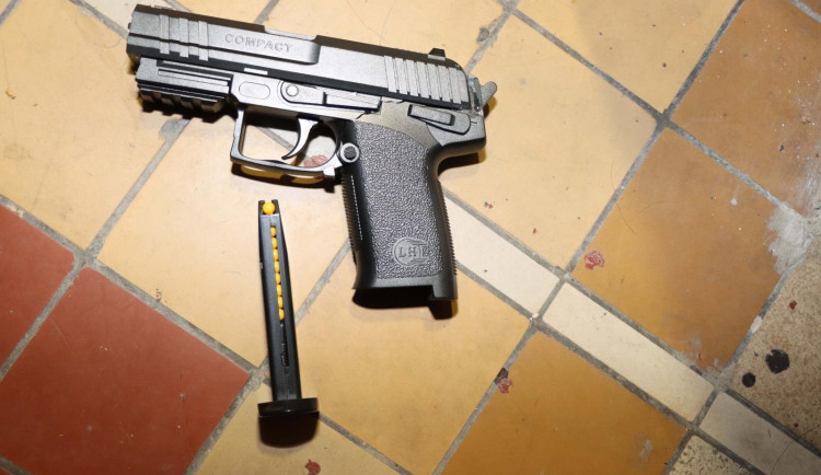 VIDEO: Osmičlenný gang narkomanů z Prostějova má na svědomí padesátku krádeží. Peníze šly na drogy