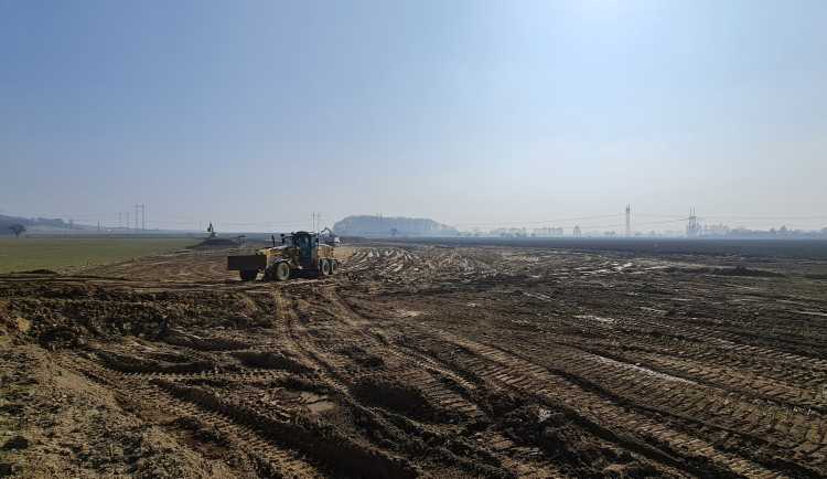 VIDEO: Stavba dálnice z Olomouce do Kokor začne v polovině dubna. Hotovo bude za tři roky