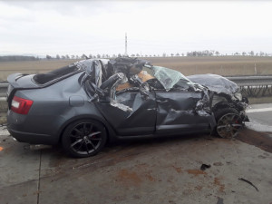 Vážná dopravní nehoda na dálnici u Bělotína. Pro zraněného řidiče letěl vrtulník