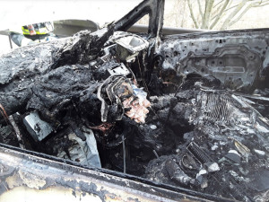 Provoz na D46 u Prostějova zkomplikoval požár auta