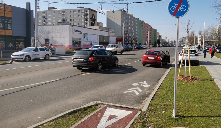 Lidé využívají kompletně přestavěné ulice na olomouckém sídlišti v městských částech Nové Sady a Povel