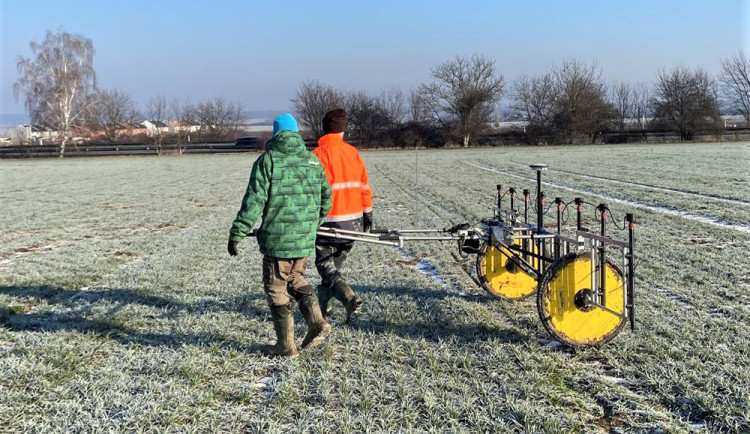 Pyrotechnický průzkum na budoucí trase D35 u Olomouce