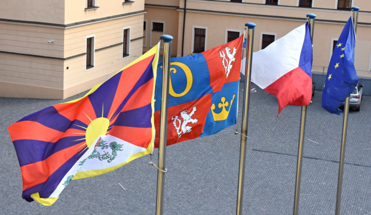 Kraj i některá východočeská města vyvěsí vlajku na podporu Tibetu