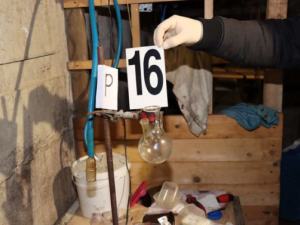 Policie zatkla dva muže ze Šumperka, kteří ve velkém vyráběli pervitin. Jsou ve vazbě a hrozí jim deset let