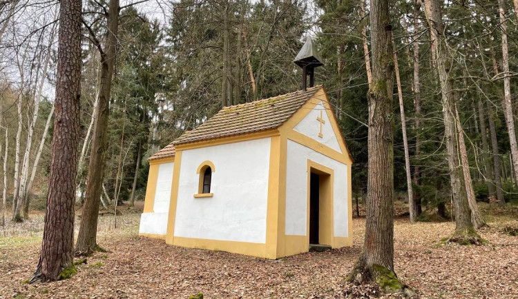 Poutní místo nedaleko Budějovic ožívá vždy v září. Příběh kaple pod Klukem se začal psát v roce 1922