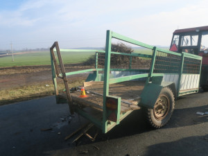 Policie uzavřela předsilvestrovskou nehodu bavoráku a traktorové vlečky s myslivci