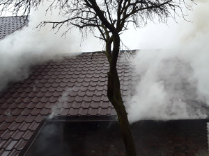 Požár stodoly na Šumpersku: hasiči zachraňovali zvířata, dvě telata uhynula