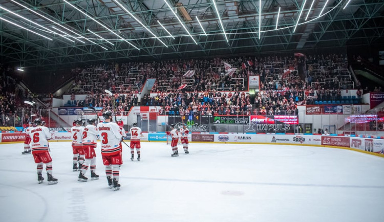 Olomoučtí hokejisté děkují fanouškům za podporu - ilustrační foto