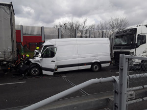 K první nehodě dodávky a dvou nákladních aut vyjížděli hasiči už v dopoledních hodinách