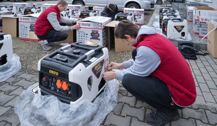 Charita chystá kamiony s elektrocentrálami pro Ukrajinu. Pomohou nemocnici i rodinám s dětmi