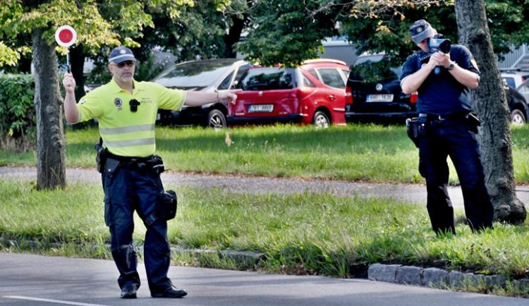 Hradečtí strážníci teď s příchodem jara budou mít v hledáčku cyklisty i pejskaře