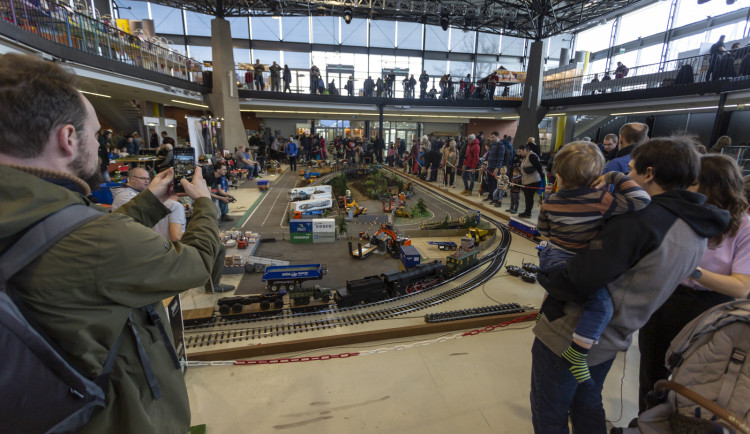 Řvoucí tanky i působivé plachetnice. Flora Olomouc hostí oblíbenou modelářskou akci