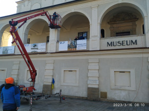 Prostějovské muzeum vyzrálo na agresora. Na ukrajinskou vlajku už nedosáhne