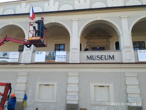Prostějovské muzeum vyzrálo na agresora. Na ukrajinskou vlajku už nedosáhne