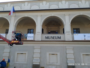 Prostějovské muzeum vyzrálo na agresora. Na ukrajinskou vlajku už nedosáhne