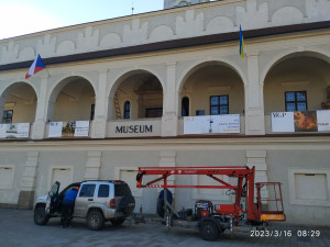 Prostějovské muzeum vyzrálo na agresora. Na ukrajinskou vlajku už nedosáhne
