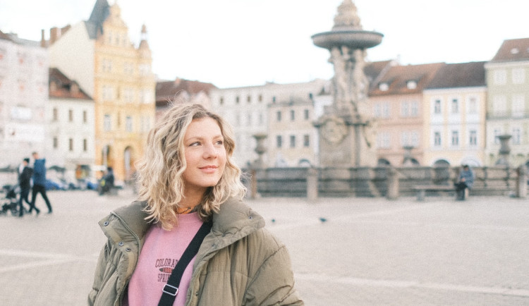 size3-16786510982299-2-nez-samotna-udalost-je-dneska-vzacny-napad-letosni-rok-je-pro-me-o-prehodnocovani-rika-zpevacka-lenn